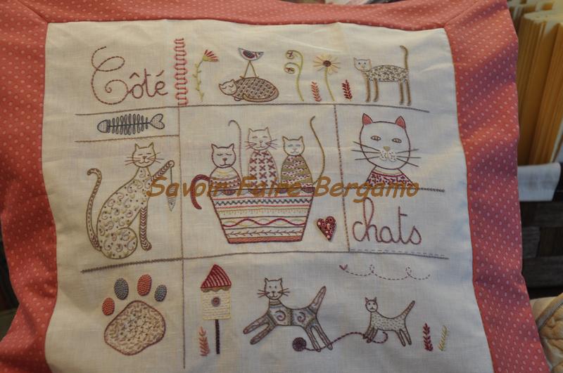 Cuscino con ricamo tradizionale - Schema Un chat dans l'aiguille